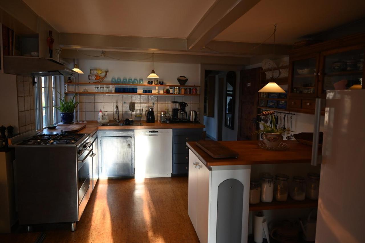 Vaerelser I Historisk Hus Med Sjael Og Atmosfaere Helsinge Esterno foto
