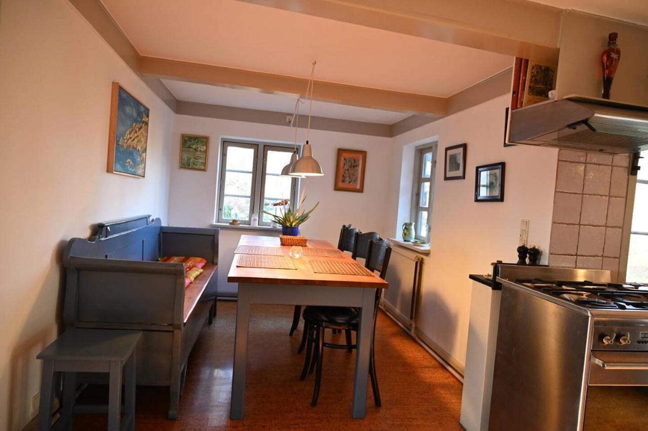 Vaerelser I Historisk Hus Med Sjael Og Atmosfaere Helsinge Esterno foto