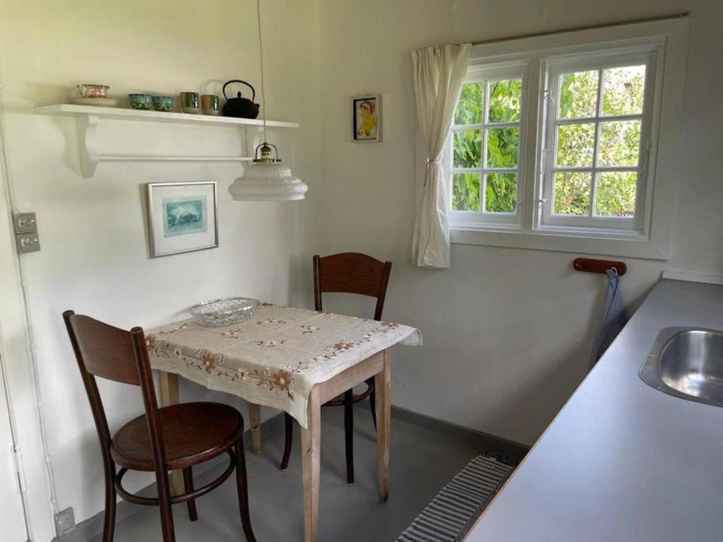 Vaerelser I Historisk Hus Med Sjael Og Atmosfaere Helsinge Esterno foto