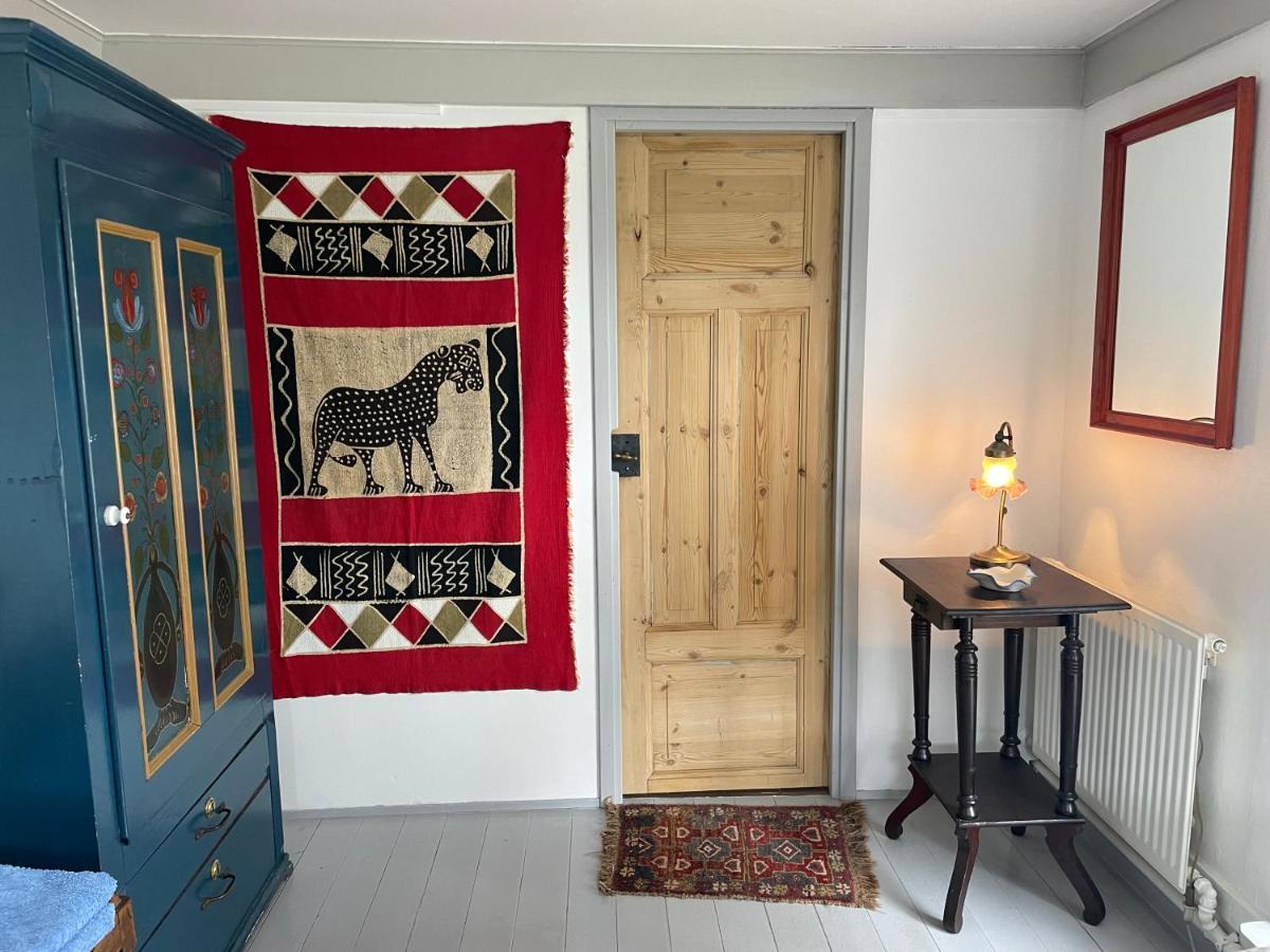 Vaerelser I Historisk Hus Med Sjael Og Atmosfaere Helsinge Esterno foto