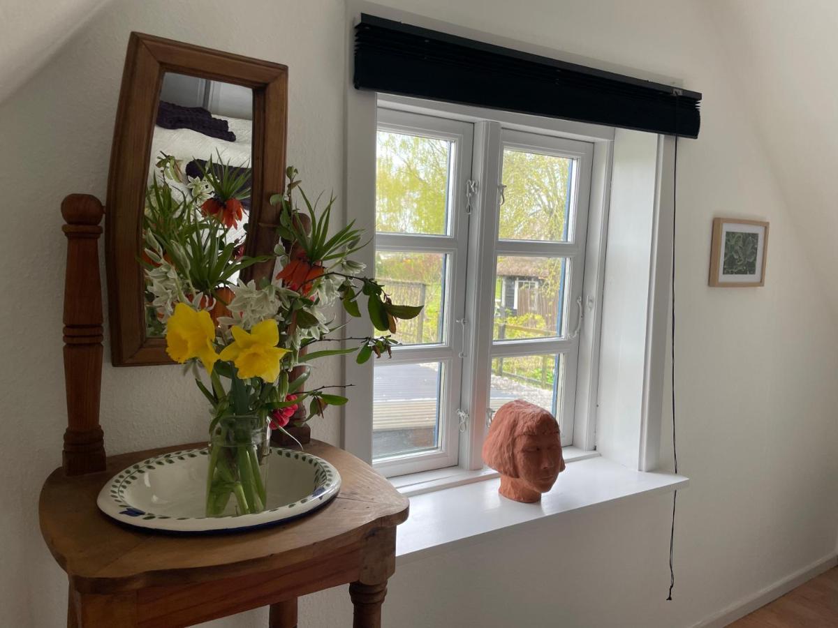 Vaerelser I Historisk Hus Med Sjael Og Atmosfaere Helsinge Esterno foto