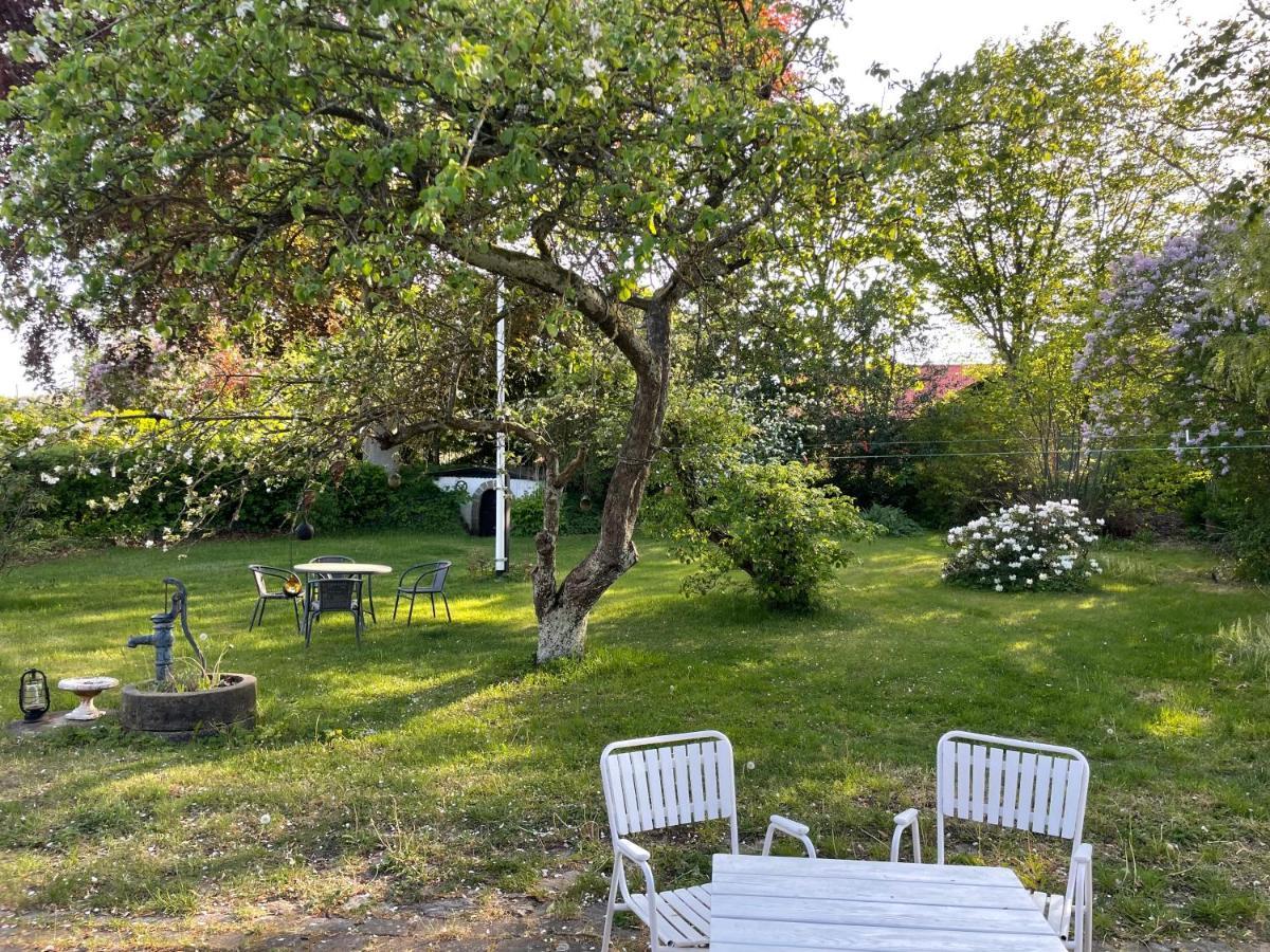 Vaerelser I Historisk Hus Med Sjael Og Atmosfaere Helsinge Esterno foto