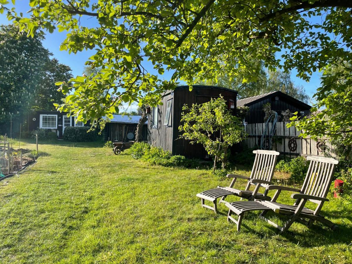 Vaerelser I Historisk Hus Med Sjael Og Atmosfaere Helsinge Esterno foto