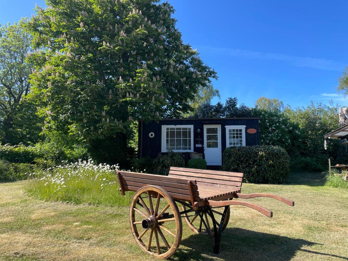 Vaerelser I Historisk Hus Med Sjael Og Atmosfaere Helsinge Esterno foto