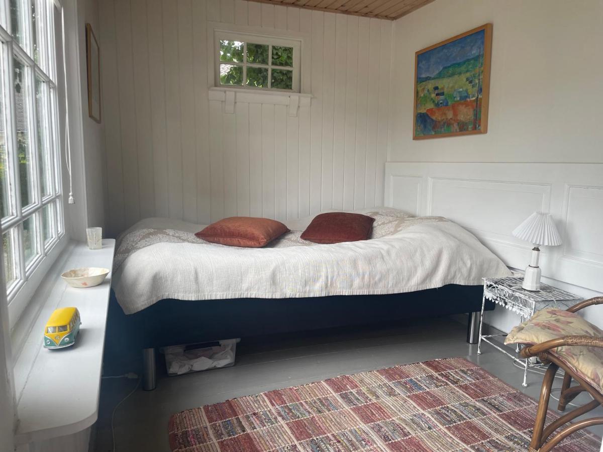 Vaerelser I Historisk Hus Med Sjael Og Atmosfaere Helsinge Esterno foto