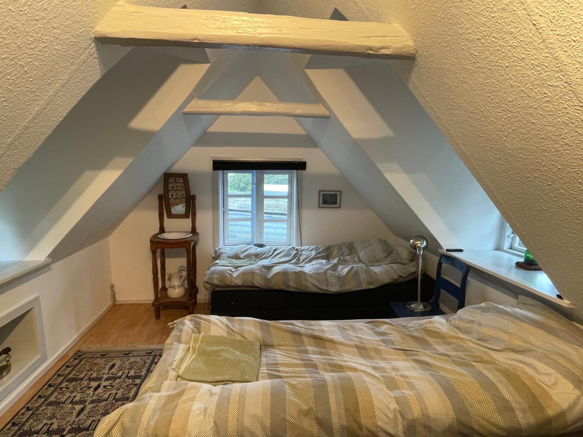 Vaerelser I Historisk Hus Med Sjael Og Atmosfaere Helsinge Esterno foto